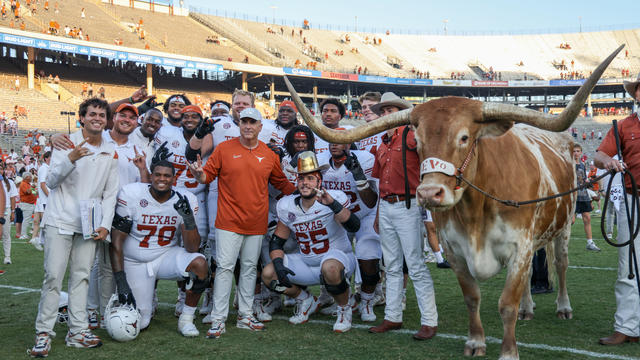 COLLEGE FOOTBALL: OCT 12 Allstate Red River Rivalry - Texas vs Oklahoma 